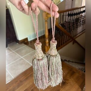Set of 2 designer’s excellence tassels new 8 inch sage/pink